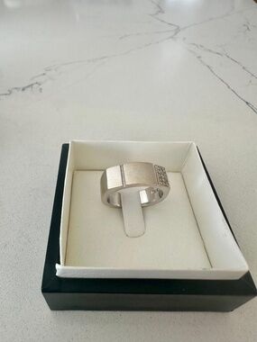 Men’s 18K Solid White Gold and Diamond Ring by Unique - Pre Owned - Very Good